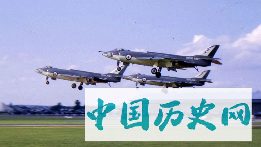 同时代英军执行战术核打击的 弯刀攻击机