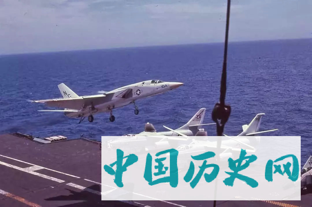 正在降落的A5攻击机 先前的A3沦为背景帝