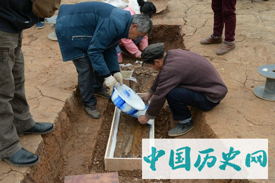 四川蒲江发现60座战国船棺墓