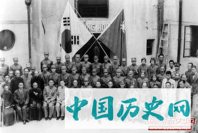 韩国光复军成立典礼，前排左八为金九