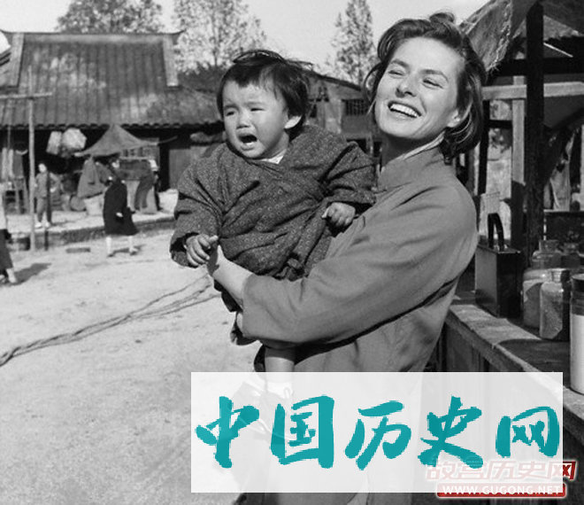 英格丽·褒曼在《The Inn of the Sixth Happiness》中饰演艾伟德