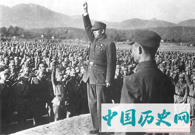 图注：陈诚（背立者）视察第六战区抗日部队