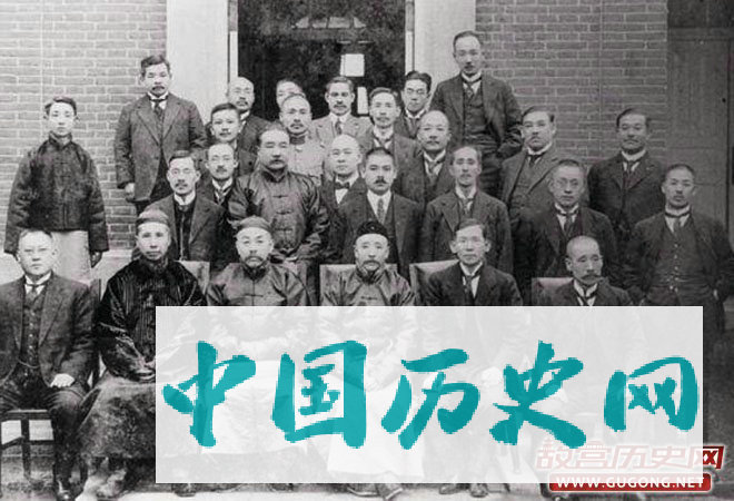 张作霖（前排中）与日本人合影