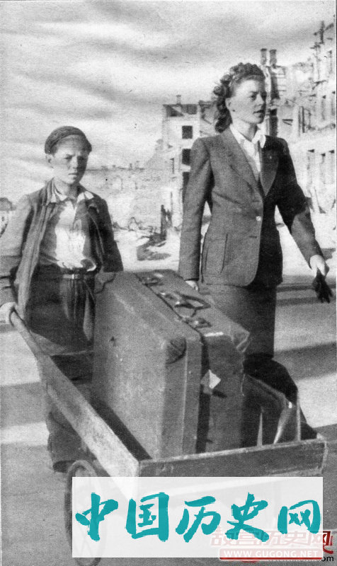 二战纳粹画报用美女在基辅的“幸福生活＂来粉饰太平