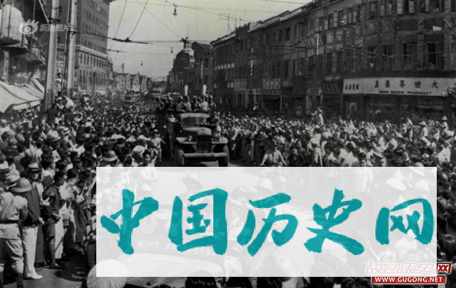 镜头中爱围观的国人