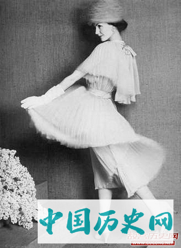 西方旧照上绝美广告女郎
