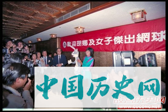 ＂叛逃者＂胡娜罕见秘照曝光