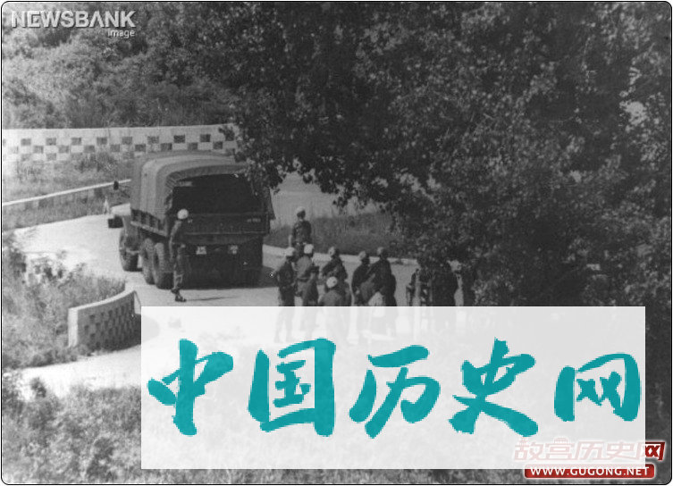 76年朝军砍杀美军现场