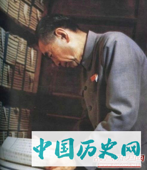 周恩来罕见慈爱老照片