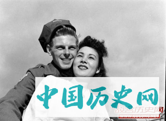 二战后日本女人与美国大兵亲密照