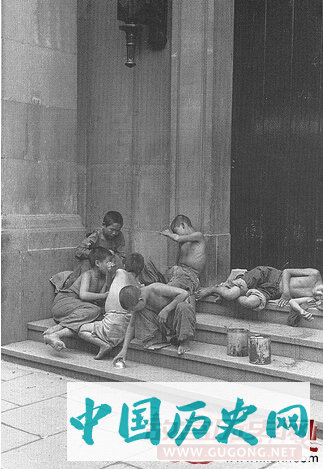 1949年,解放前夕上海老百姓的街头生活