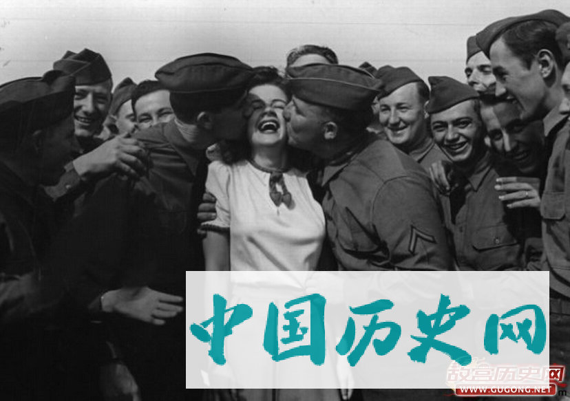 美国一女星吻遍全军 曾一天亲733人