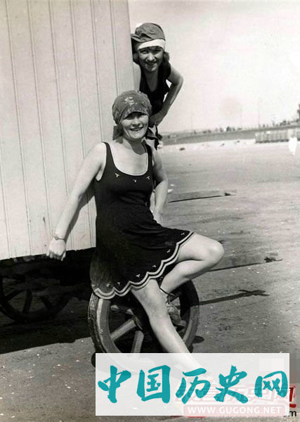 20年代国外海滩美女秀