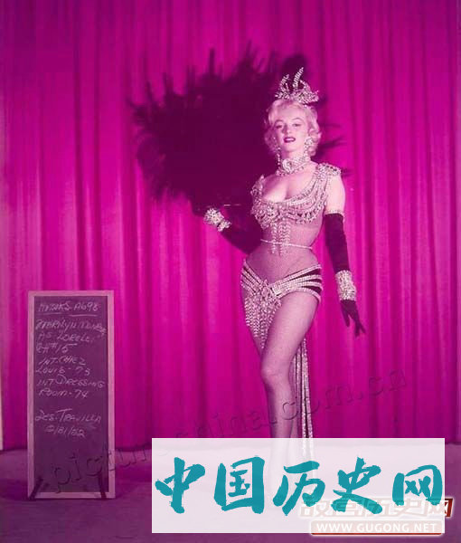 梦露未公开的性感彩照