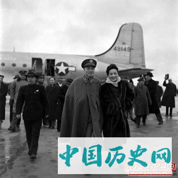 内战前夜 蒋介石夫妇亲自到部队督查