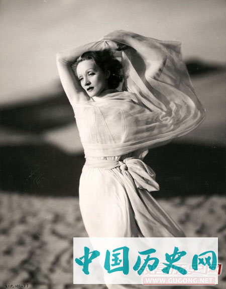 欲裸身杀希特勒的女星