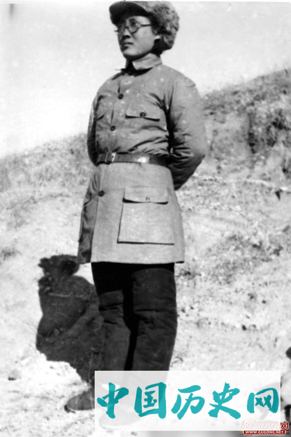 再现抗日战争时期的女八路风采