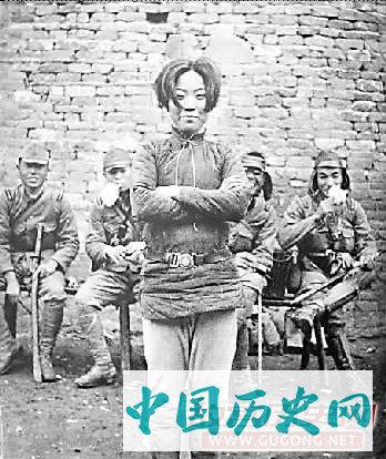 被俘抗日女战士罕见照
