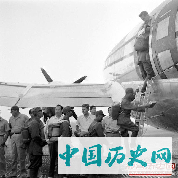 国军老照片：国军撤离缅甸 1953年