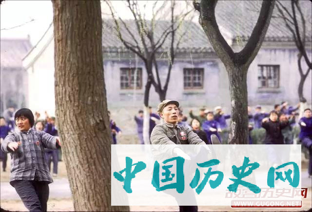 北京往事：北京大学老照片 1972年