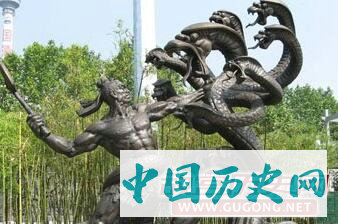 后羿苦战九婴的故事