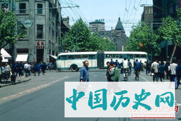 上海老照片：1970年代中期的沪上 大马路四马路