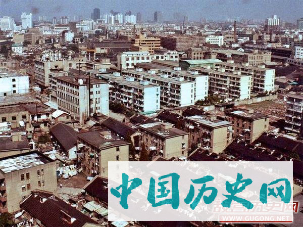 大连老照片：九十年代大连 运营百年的有轨电车