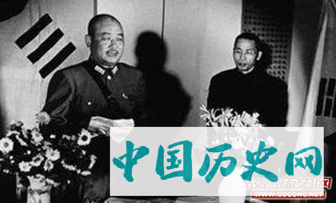 1940年，韩国光复军在重庆成立，刘峙代表中国政府致贺。右为韩国临时政府主席金九