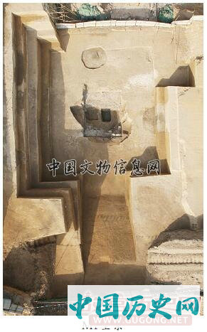 山东济南历城发现战国大型墓葬和周代木构水井