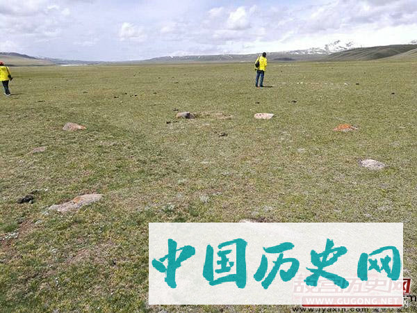 “天山道”科考解密：巴音布鲁克草原上奇怪的“8”块石头