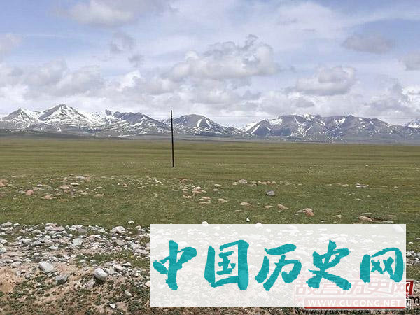 “天山道”科考解密：巴音布鲁克草原上奇怪的“8”块石头