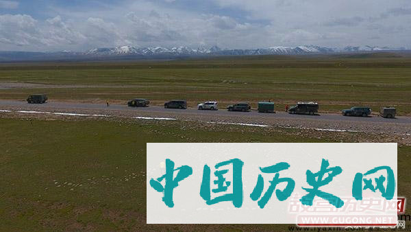 “天山道”科考解密：巴音布鲁克草原上奇怪的“8”块石头