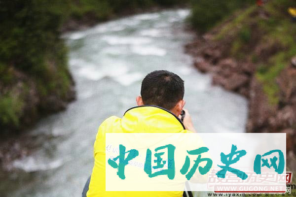 “天山道”科考解密：巴音布鲁克草原上奇怪的“8”块石头