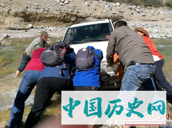 “天山道”科考之记者手记：考古工作者的十八般武艺