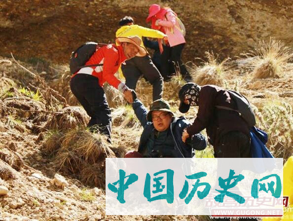 “天山道”科考之记者手记：考古工作者的十八般武艺