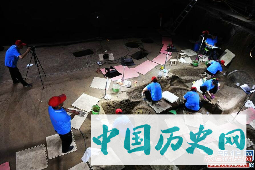 河南新郑郑国车马坑三号坑考古加紧进行