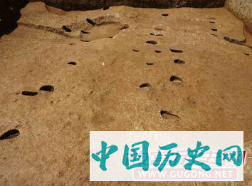 湖南蒙华铁路华容李家屋场遗址发现的房址及烧土坑