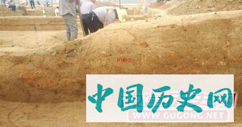 湖南蒙华铁路华容李家屋场遗址发现的房址及烧土坑