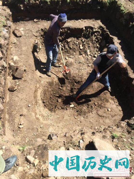 新疆和布克赛尔县铁器时代遗址进行考古发掘