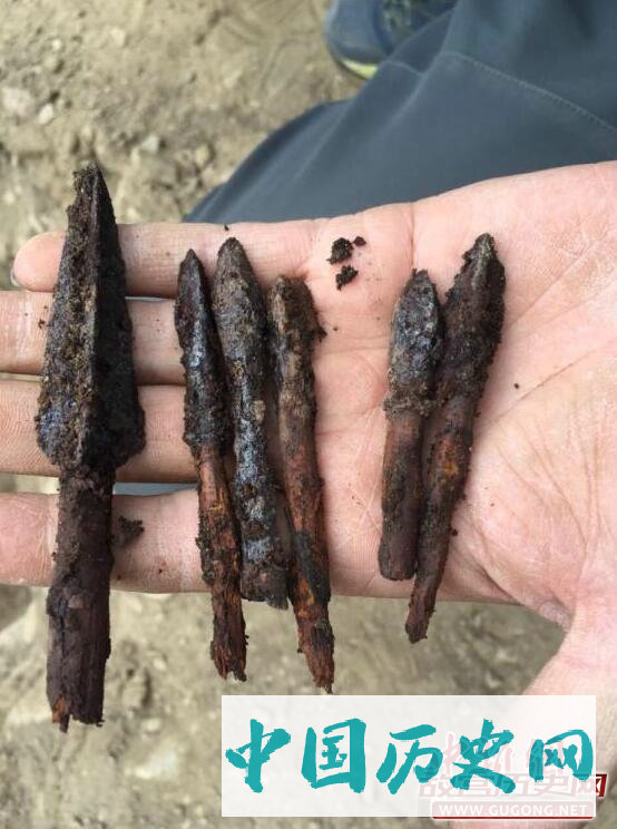 新疆和布克赛尔县铁器时代遗址进行考古发掘
