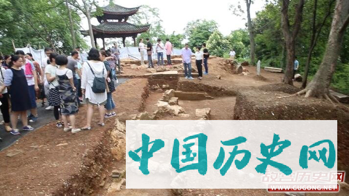 浙江杭州南高峰塔遗址进行考古发掘