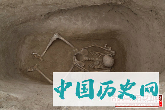 新疆尼勒克考古发现新疆最早墓葬