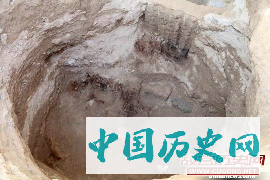中乌联合考古在撒扎干遗址大型墓葬发现金器80件