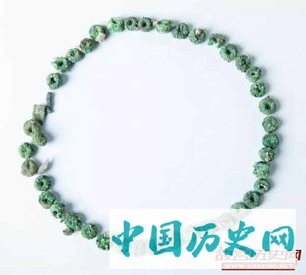新疆玛纳斯河流域首次发现安德罗诺沃文化墓葬
