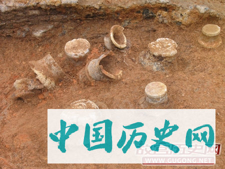 浙江永嘉坦头唐代瓯窑的窑具与装烧工艺