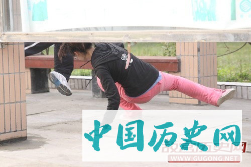 妈妈的扫堂腿