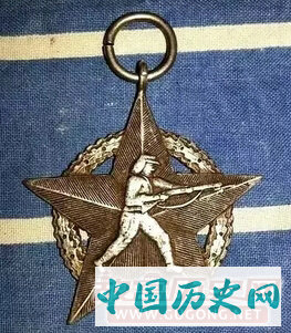 侵华日军帽子上的两片“垂布”是做什么的？