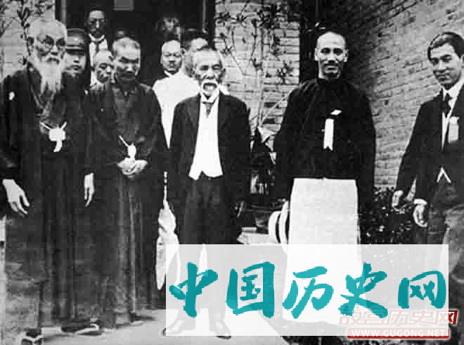 1929年6月，蒋介石（右二）与犬养毅（右三）等合影