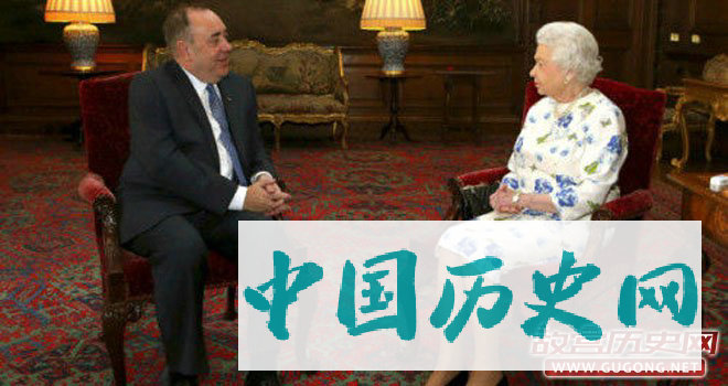 英国女王伊丽莎白二世接见萨蒙德