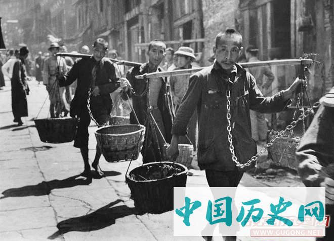 抗战期间用铁链“拉夫”（做劳役），与“拉壮丁”情形相似